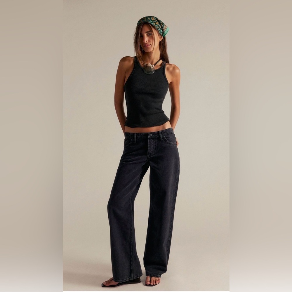 Tenessee Low-Rise boyfriend jeans NWOT hideaway black